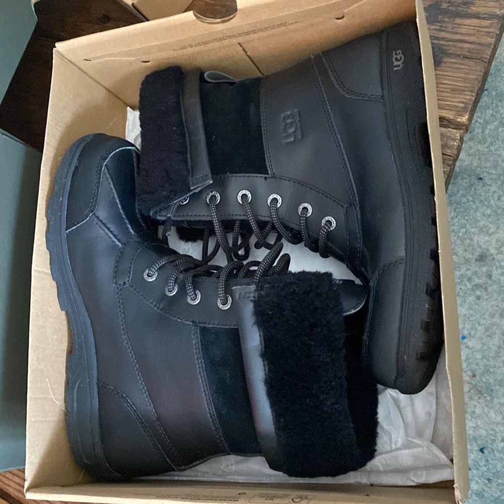 UGG Butte II CWR Waterproof Boot size 6
